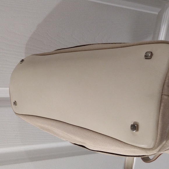 Authentic Salvatore Ferragamo Tan Tote Bag, 3 Compartments Magnetic Snap Closure - Picture 9 of 15